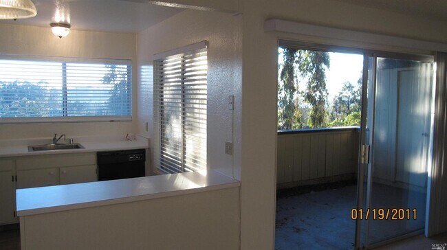 Building Photo - 355 Parkview Terrace