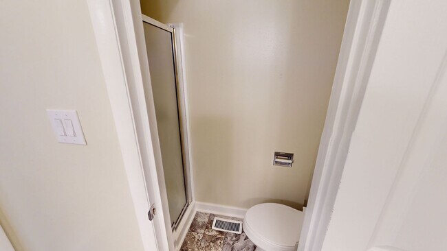 Building Photo - $500 OFF First Month's Rent! 3 Bedrooms wi...