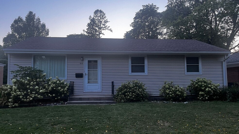 Primary Photo - 916 S Evergreen Ave
