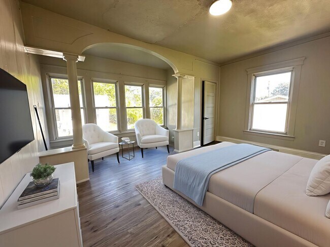 Building Photo - Aliquippa Triplex