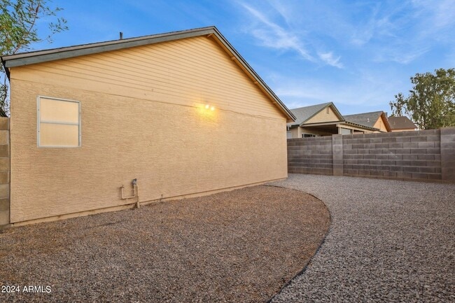 Building Photo - 5644 S 41st Pl