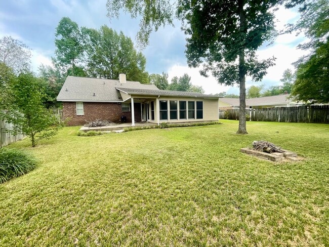 Building Photo - 3 Bedroom 2 Bathroom Home for Rent in the ...