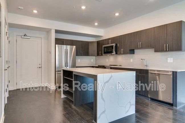 Building Photo - 3116 West End Cir