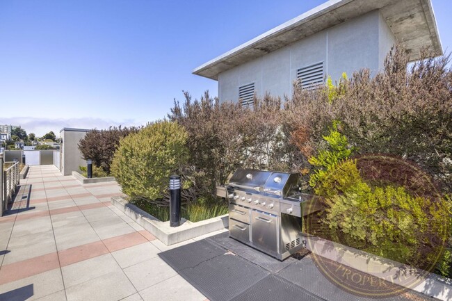 Building Photo - Hayes Valley - 2 BR, 2 BA Condo 947 Sq. Ft...