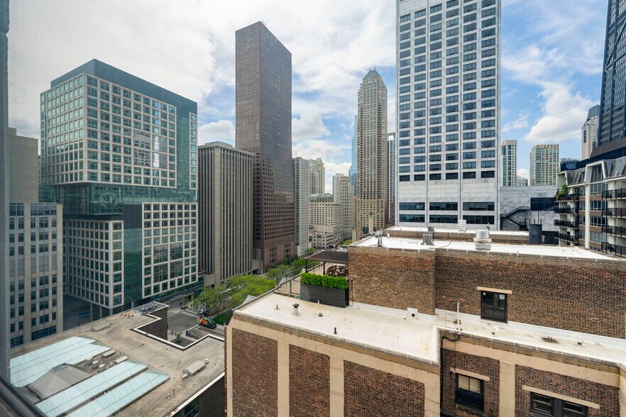 Building Photo - 222 E Pearson St