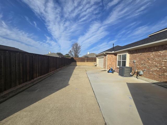 Building Photo - 327 Hillglen Dr