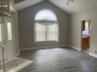 Building Photo - 1702 Beech Dr
