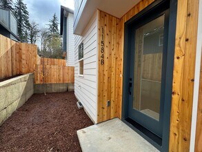 Building Photo - L0652-2