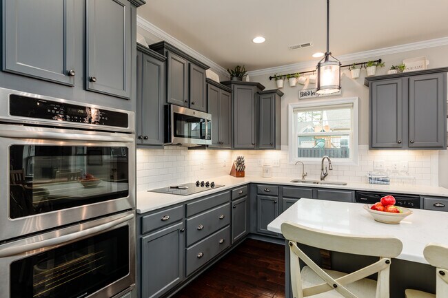 Building Photo - 205 Parrish Ln