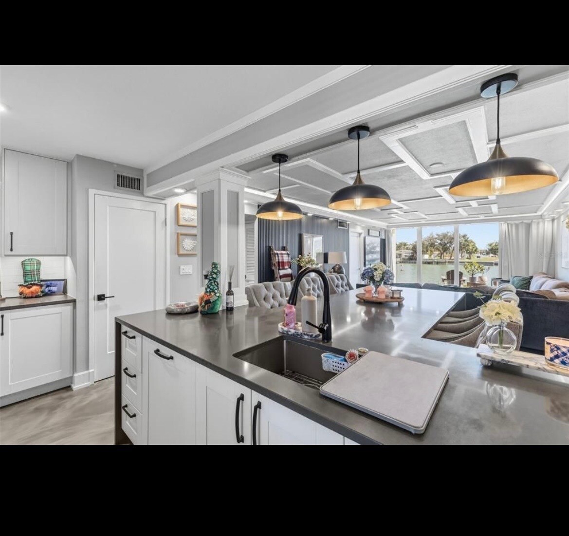 Building Photo - 7465 Bay Island Dr S