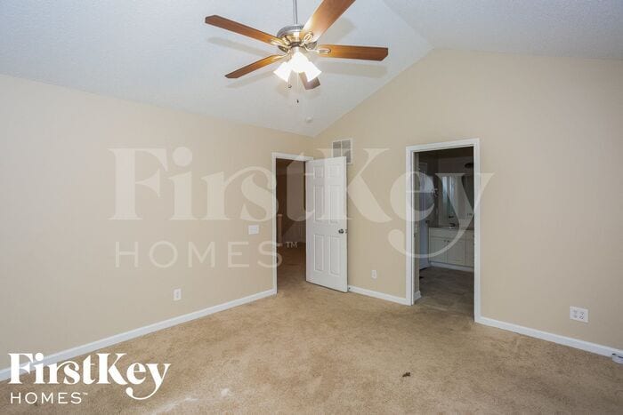 Building Photo - 6425 Skyline Dr