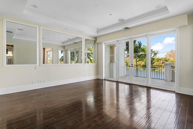 Building Photo - 549 NE 19th Ave