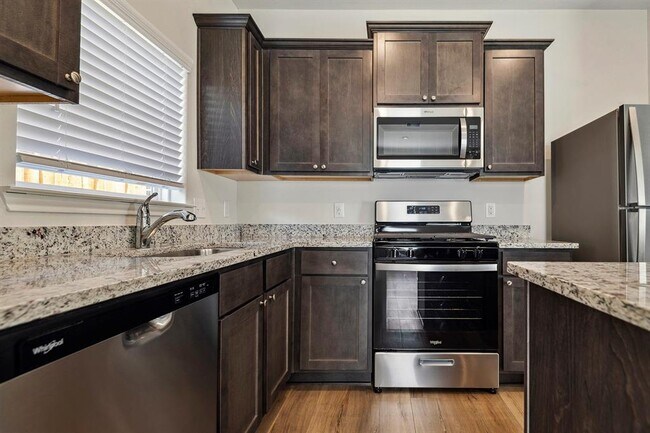 Building Photo - 420 Mystic Slopes Dr