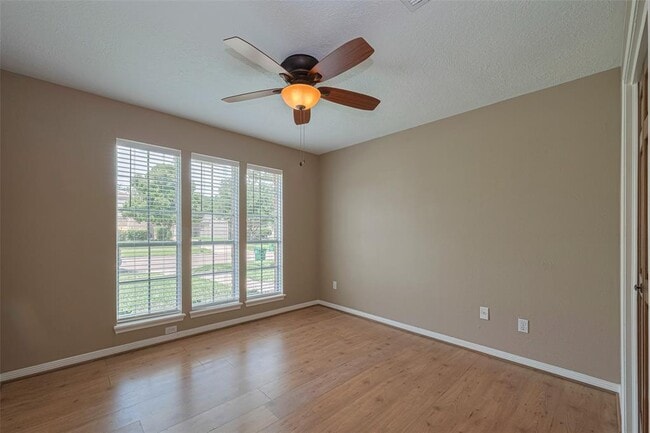 Building Photo - 14911 Sun Harbor Dr
