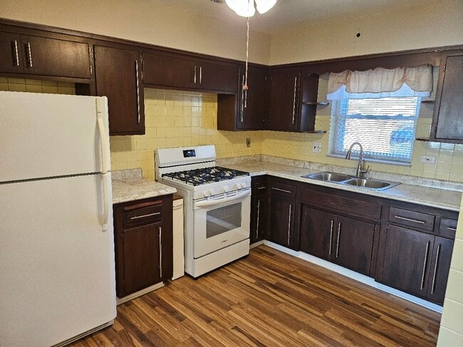 Building Photo - 1303 E 31st St