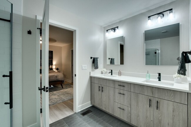 Building Photo - 1013 Park Ave