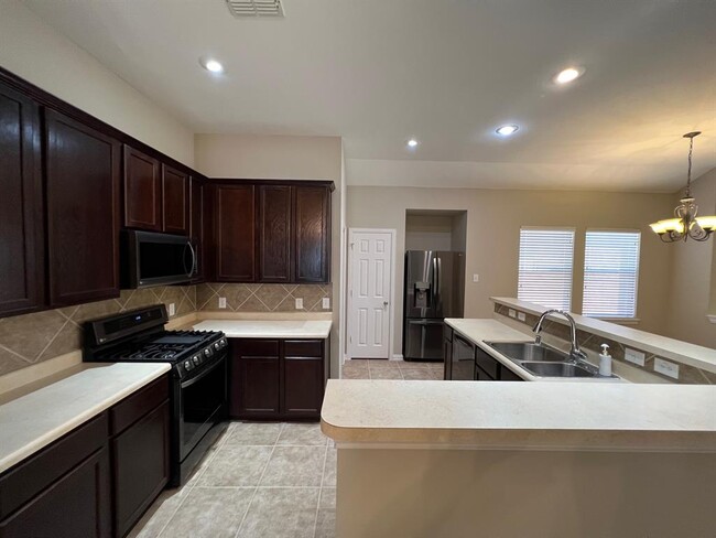 Building Photo - 922 Fulbourne Dr