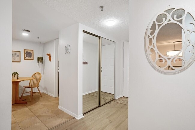 Building Photo - 950 Lavers Cir