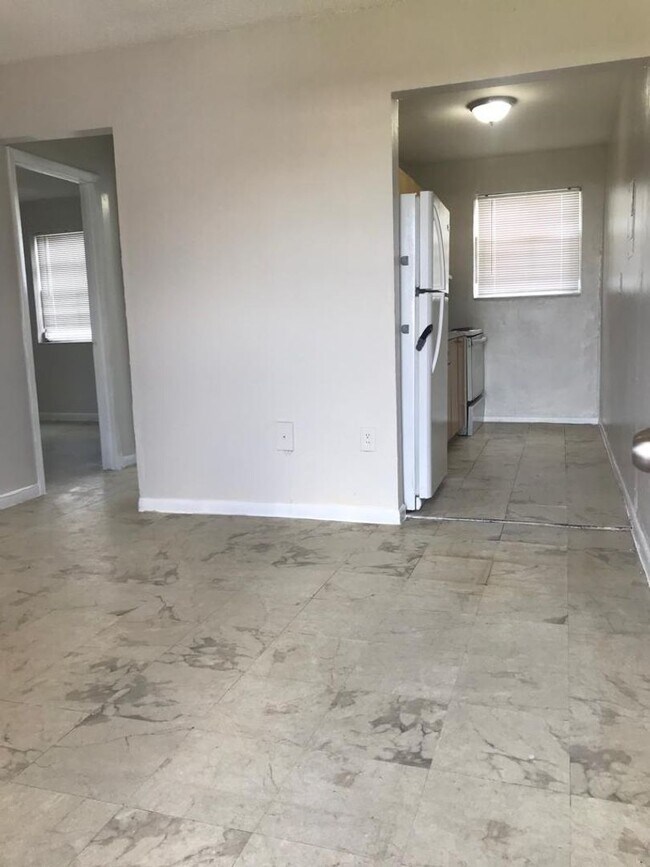 Building Photo - 2 Bedroom in Miami on NW 2nd Ct