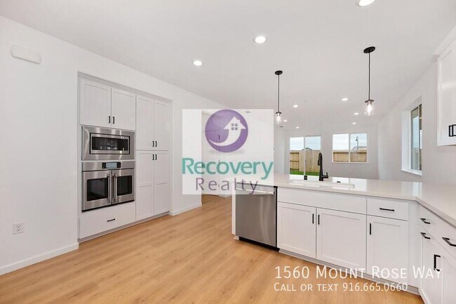 Building Photo - 1560 Mount Rose Ln