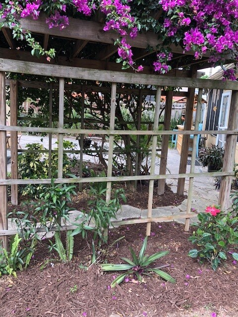 Building Photo - 418 Goodall Ave