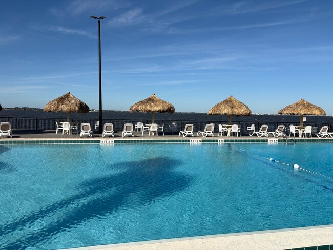 Building Photo - 562 Carousel Ln