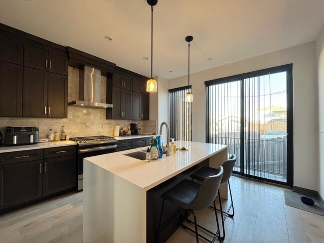 Building Photo - 1034 E Missouri Ave