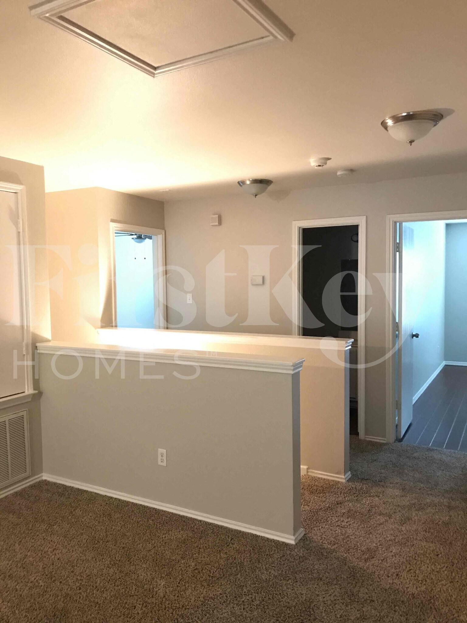 Building Photo - 10631 S Shaenridge