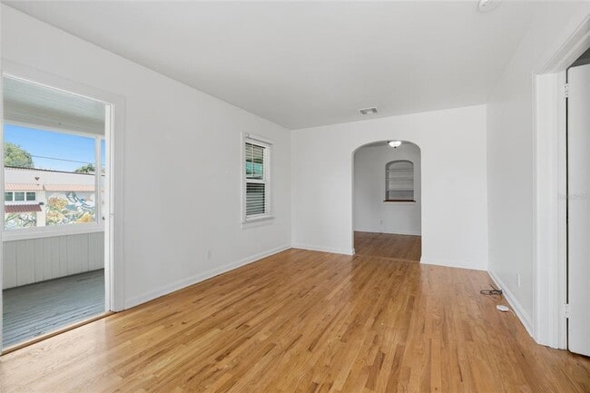 Building Photo - 807 N Thornton Ave