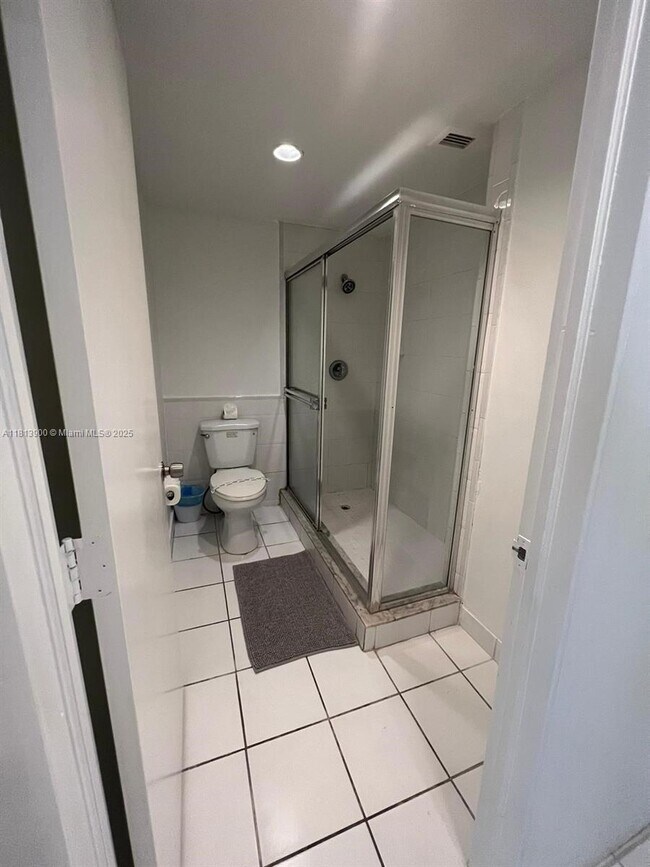 Building Photo - 3505 S Ocean Dr