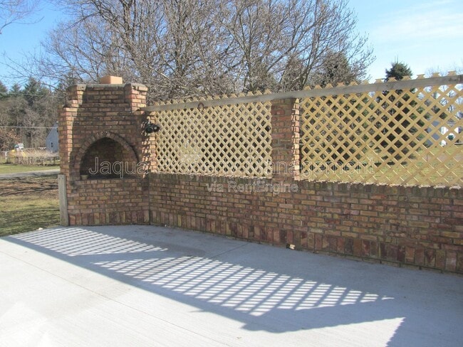 Building Photo - 6234 E V Ave