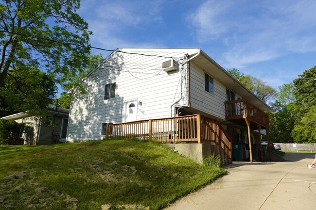 Building Photo - 622 N Hagadorn Rd