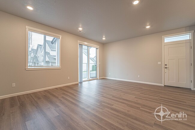 Building Photo - $1000 OFF RENT! Contemporary 3 Bedroom Hom...