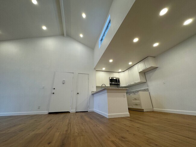 Building Photo - 25015 Peachland Ave