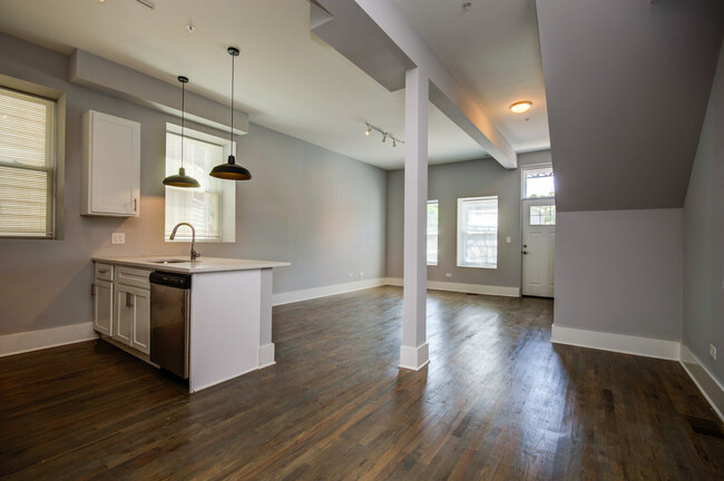 Building Photo - 2007 S Allport St