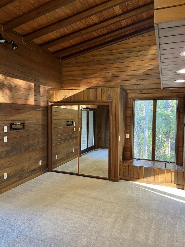 Building Photo - 709 Crab Creek Rd