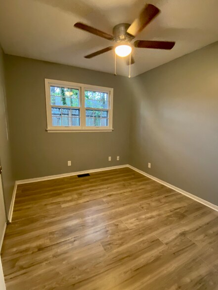 Building Photo - 9505 Tiverton Way