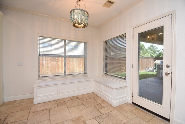 Building Photo - 16915 Locust Springs Dr