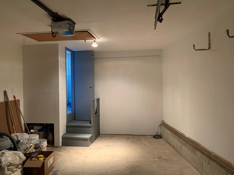 Building Photo - 301 Arnold Ave