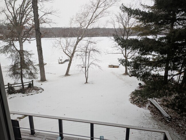 Building Photo - 8649 Hidden Lake Dr