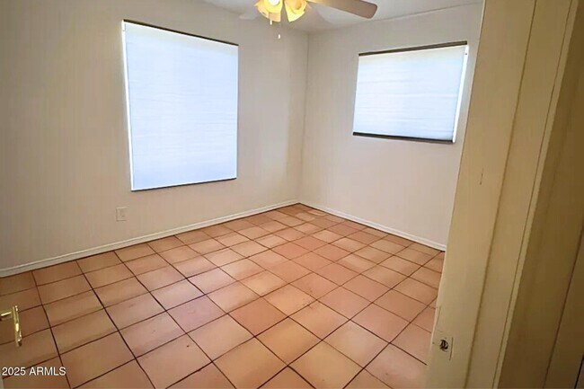 Building Photo - 9431 Serpentine Ln