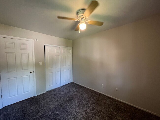 Building Photo - 3 Bedroom Condo in Cinnimon Courtyards