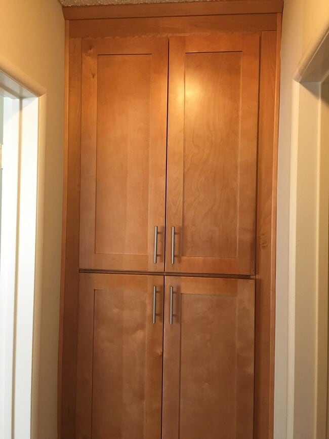 Building Photo - Parr, 10424-10425