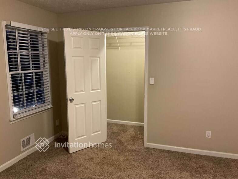 Building Photo - 305 N Briar Ridge