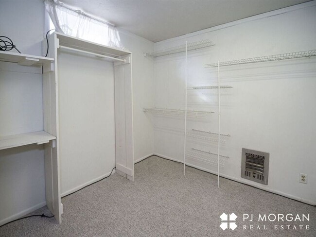 Building Photo - 3 bedroom, 1.5 bath House For Lease - open...