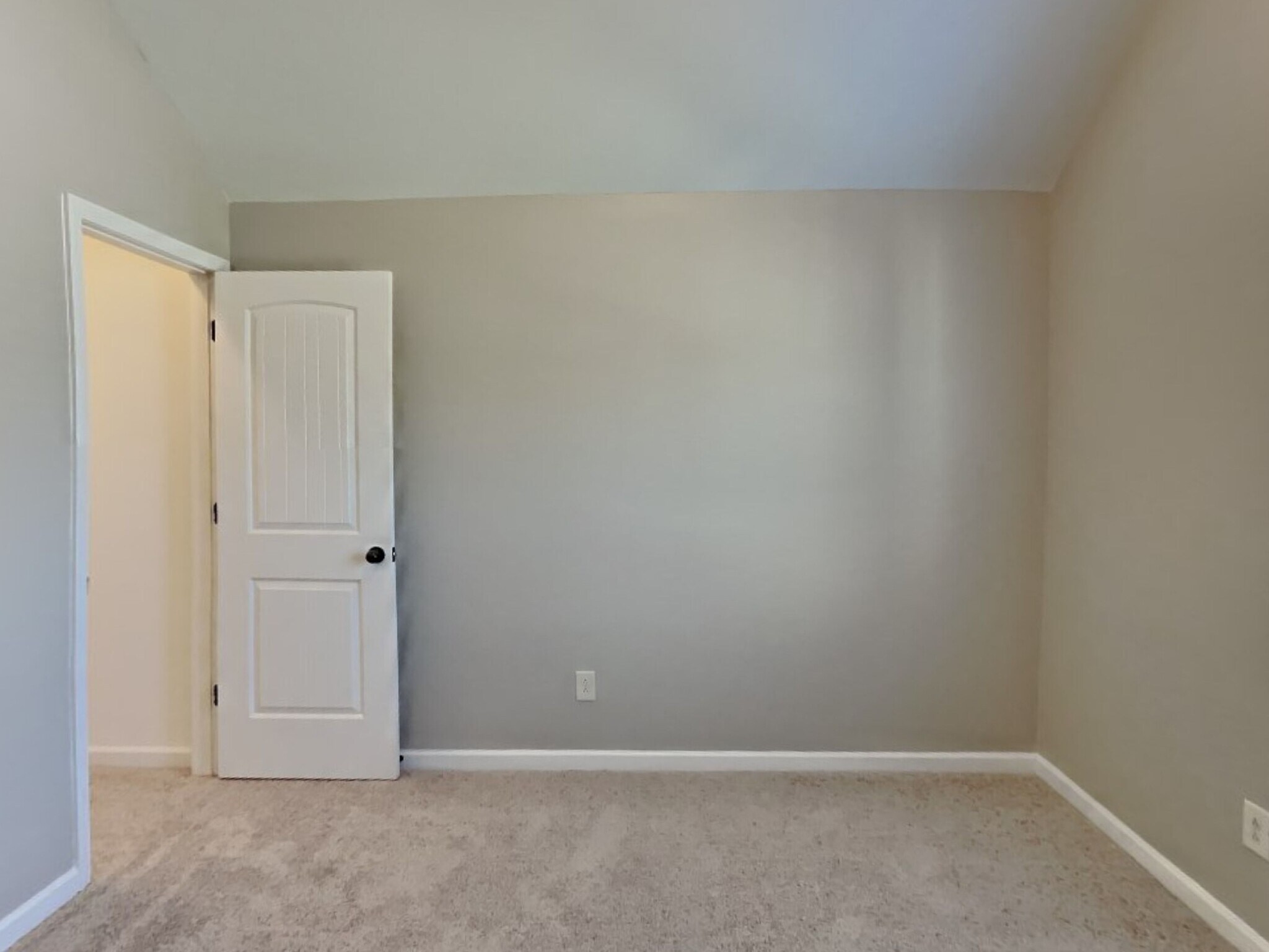 Building Photo - 400 Louise Way