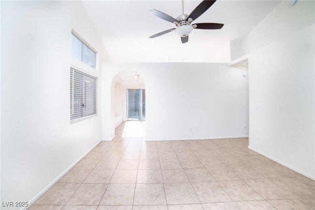 Building Photo - 2542 N Grand Basin Dr