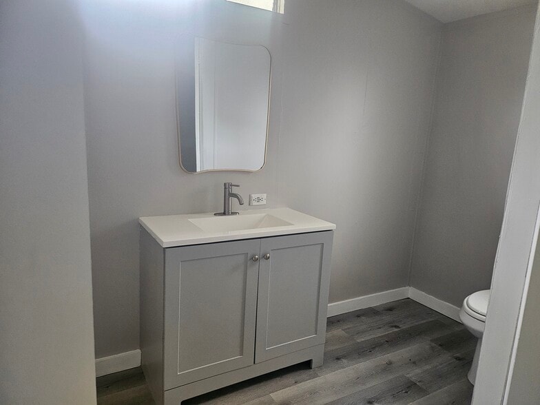 Building Photo - 8405 Vining St