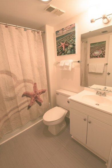 Building Photo - 5579 NE Gulfstream Way