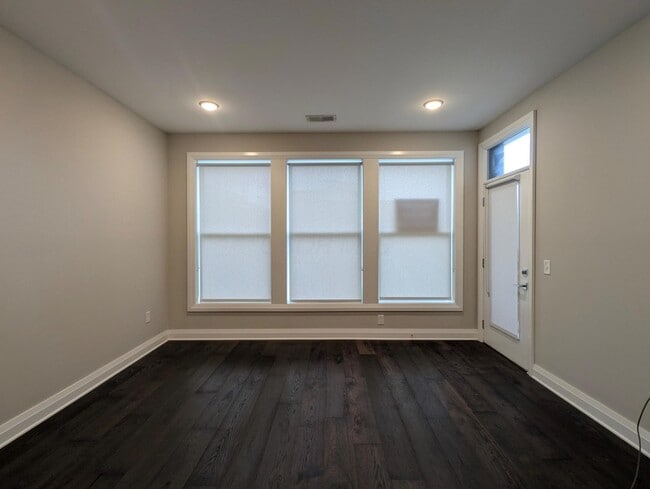 Building Photo - 751 N 6th St